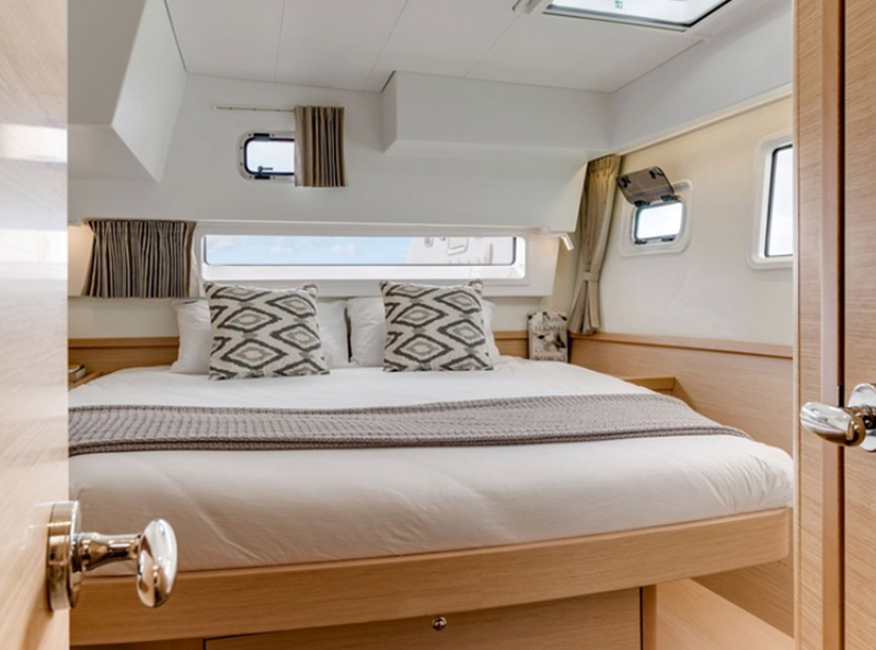 Aria Lagoon 42